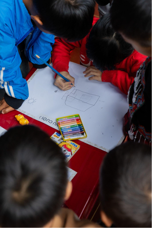 Ươm Mầm Nụ Cười - Hành trình mang tri thức và yêu thương đến trẻ em Tây Bắc - Ảnh 2.