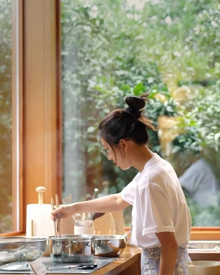 Buông bỏ để sống lại: Tôi đã thoát khỏi khủng hoảng tuổi trung niên bằng cách dọn dẹp mọi thứ quanh mình- Ảnh 3.