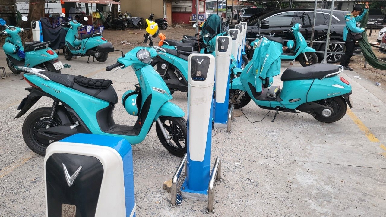 Hà Nội thành lập tổ liên ngành để tham mưu về hạ tầng trạm sạc xe điện sau chỉ đạo của Thủ tướng - Ảnh 2.