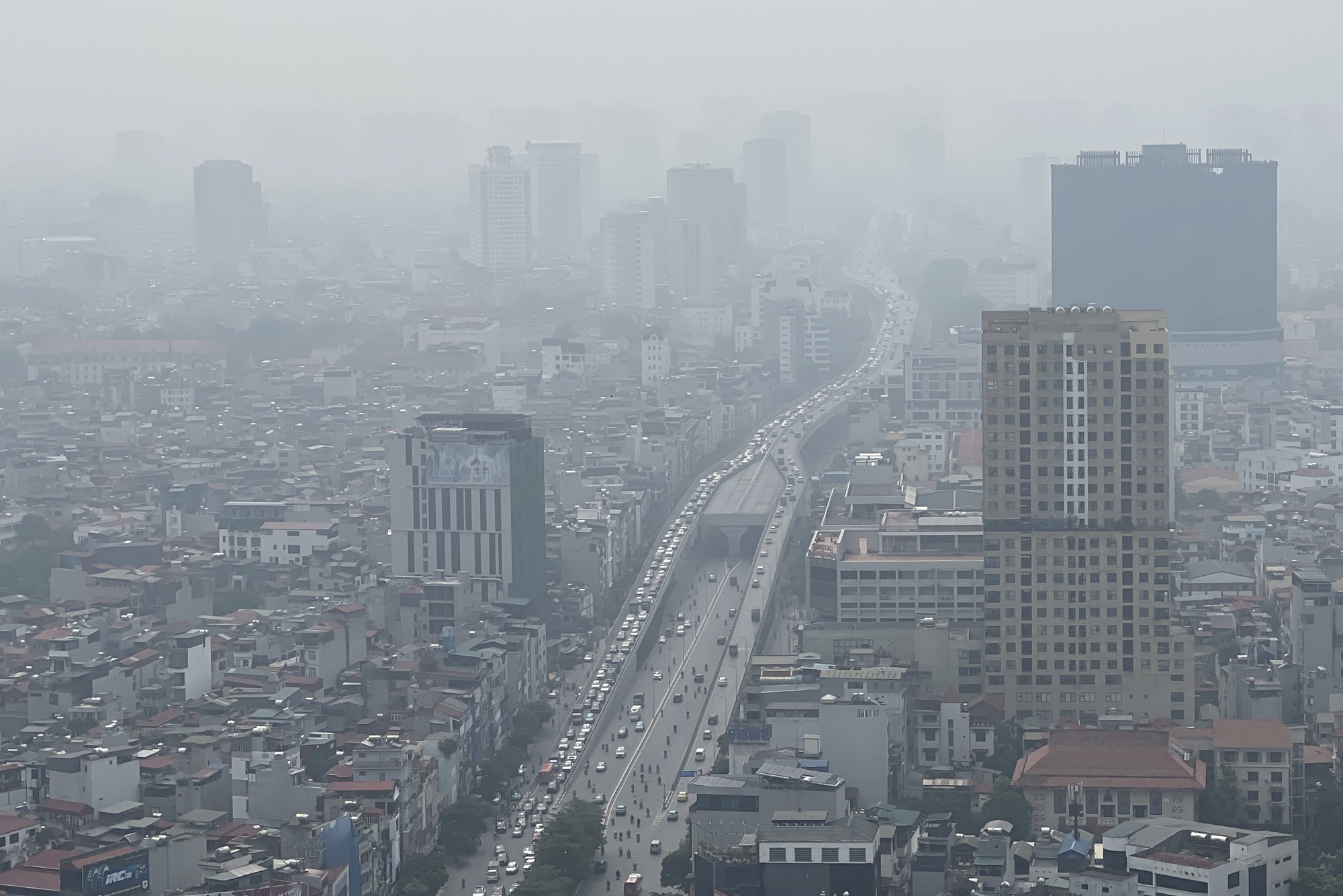 Hà Nội báo động đỏ về ô nhiễm không khí: Lọt top 5 thành phố có không khí xấu nhất thế giới- Ảnh 3. Hà Nội báo động đỏ về ô nhiễm không khí: Lọt top 5 thành phố có không khí xấu nhất thế giới- Ảnh 3.