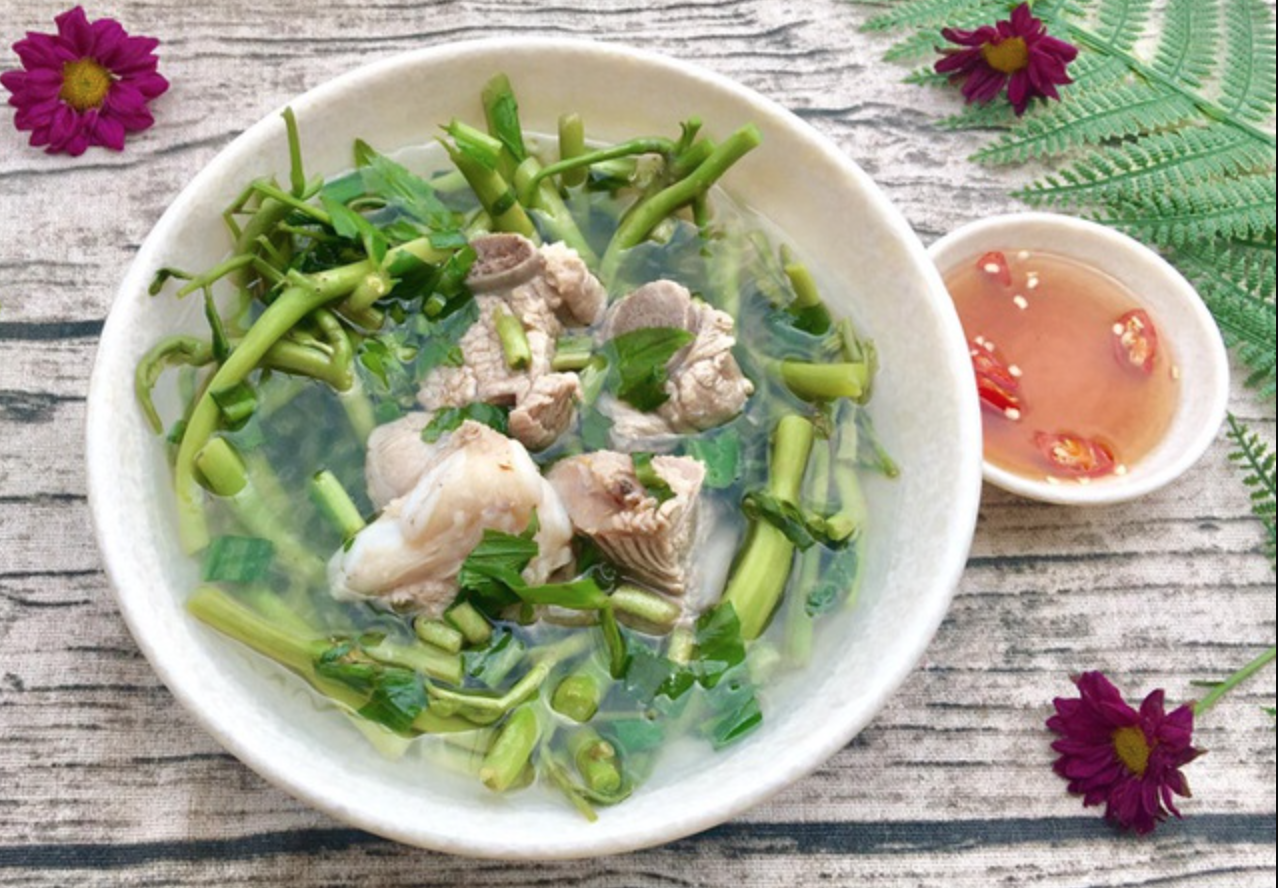 Loại rau 10.000 đồng/bó nhưng chỉ nhặt được 1 "nhúm": Ở nước ngoài có tiền cũng chưa chắc mua được!- Ảnh 4.