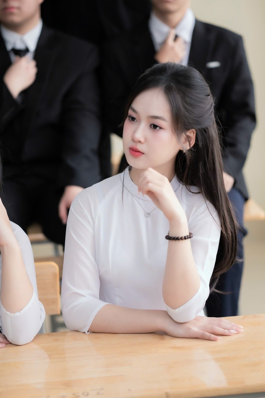 Sốc trước "visual" của nữ thủ khoa đạt 30 điểm tuyệt đối Toán, Lý, Hóa: Người đâu đã xinh như tiên còn giỏi thế này - Ảnh 2.