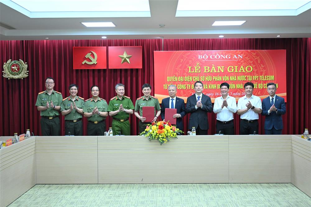 Bàn giao quyền đại diện chủ sở hữu phần vốn nhà nước tại FPT Telecom về Bộ Công an - Ảnh 1.