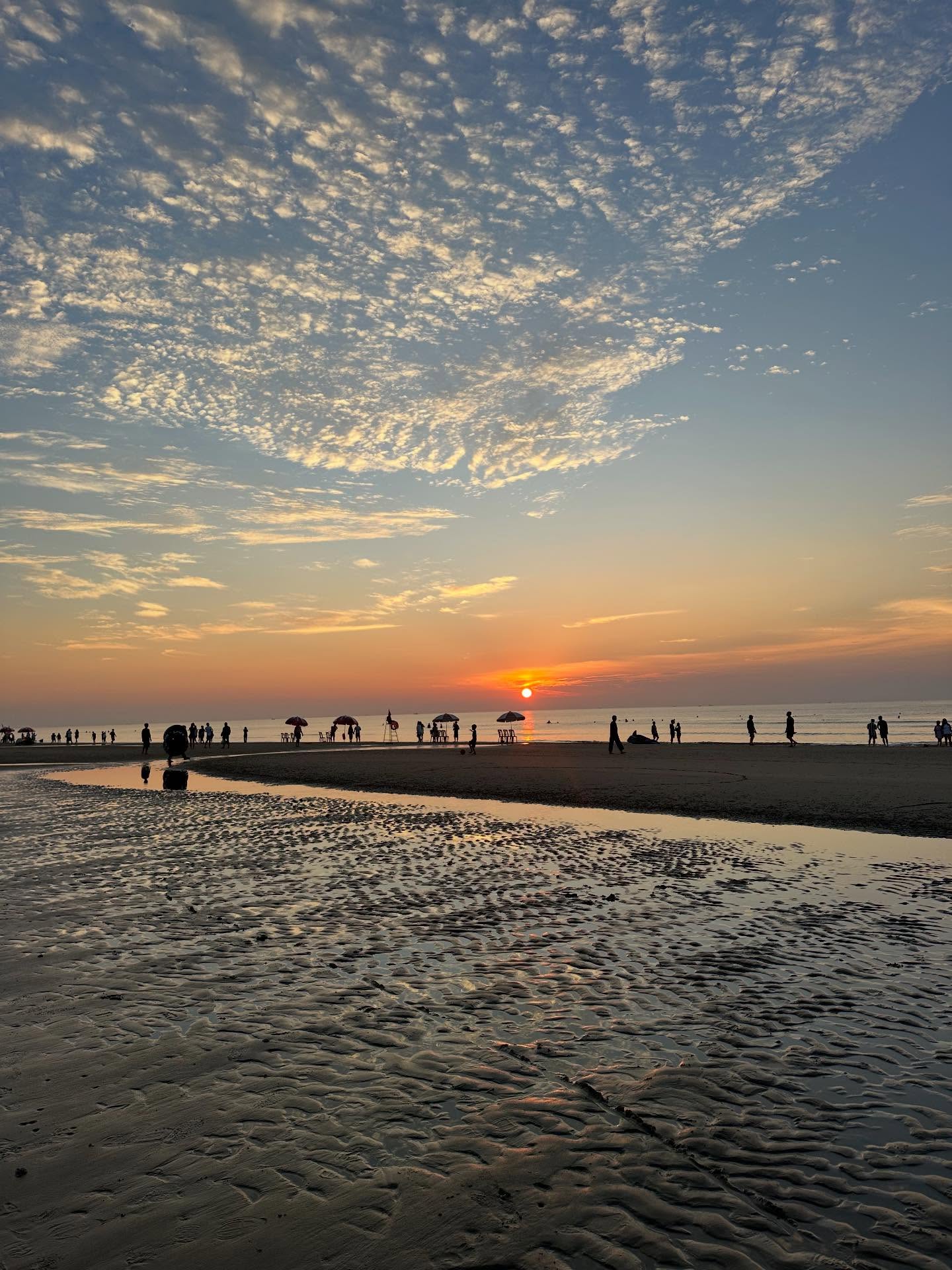 Cảnh tượng bất ngờ lúc 4 giờ sáng tại bãi biển Sầm Sơn- Ảnh 5.