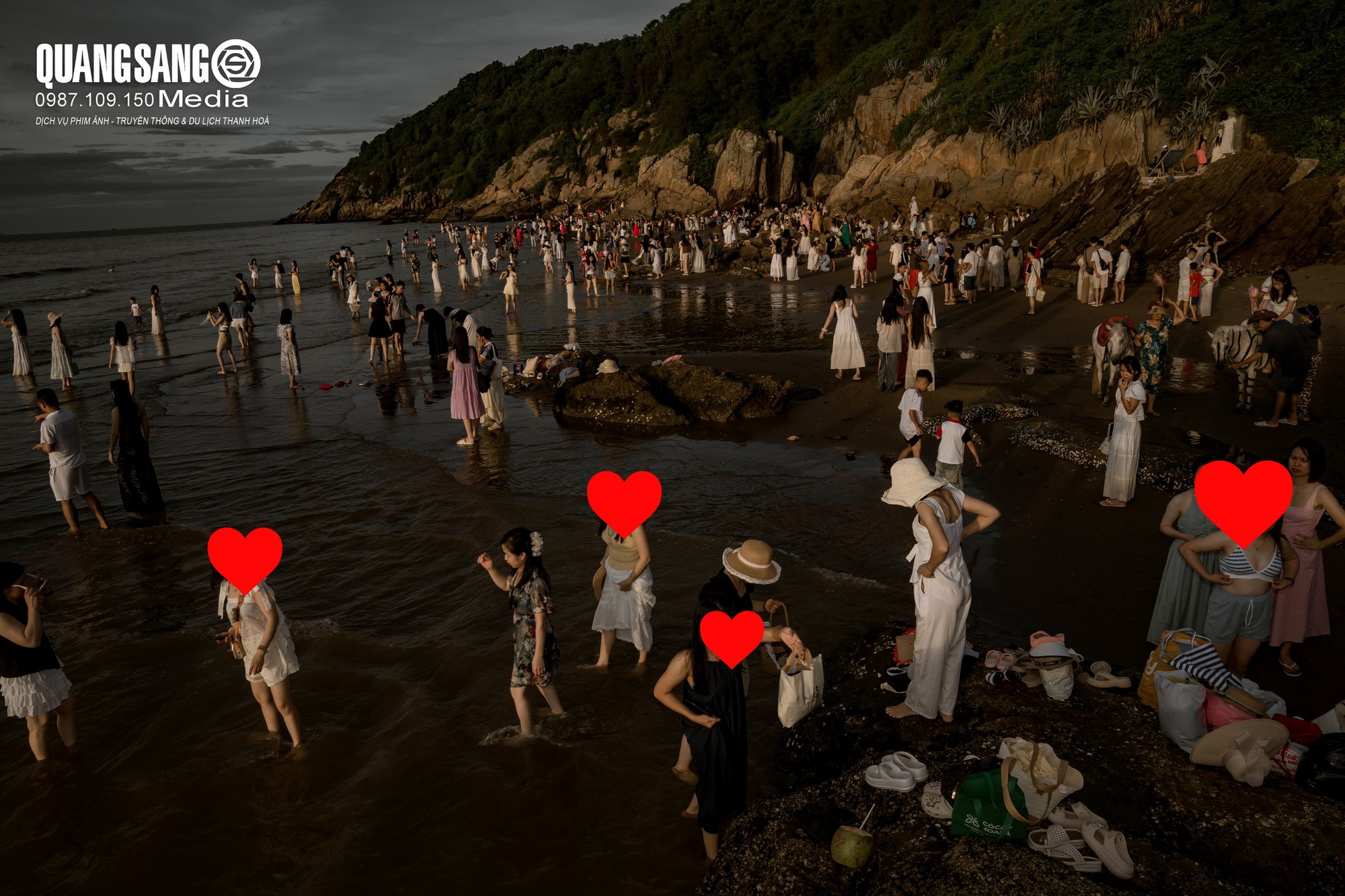 Cảnh tượng bất ngờ lúc 4 giờ sáng tại bãi biển Sầm Sơn- Ảnh 3.