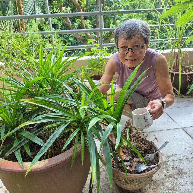 Bà ngoại 79 tuổi khỏe hơn người bằng nửa tuổi mình: Nâng tạ đơn giản như đi dạo công viên, kéo xà 7,5kg nhẹ nhàng- Ảnh 7.