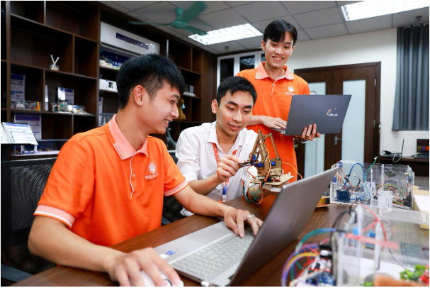 Tại sao hơn 45.000 bạn trẻ đã chọn Đại học Đại Nam làm bệ phóng tương lai? - Ảnh 2. Tại sao hơn 45.000 bạn trẻ đã chọn Đại học Đại Nam làm bệ phóng tương lai? - Ảnh 2.