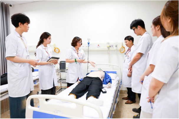 Tại sao hơn 45.000 bạn trẻ đã chọn Đại học Đại Nam làm bệ phóng tương lai? - Ảnh 3. Tại sao hơn 45.000 bạn trẻ đã chọn Đại học Đại Nam làm bệ phóng tương lai? - Ảnh 3.