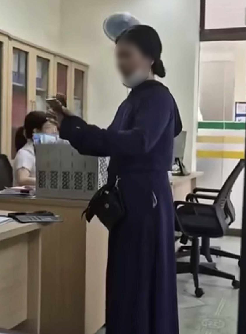 1,5 tỷ đồng “bay” mất chỉ sau 3 tin nhắn, cô giáo dạy toán ở Hà Tĩnh cầu cứu cán bộ điện lực- Ảnh 1.