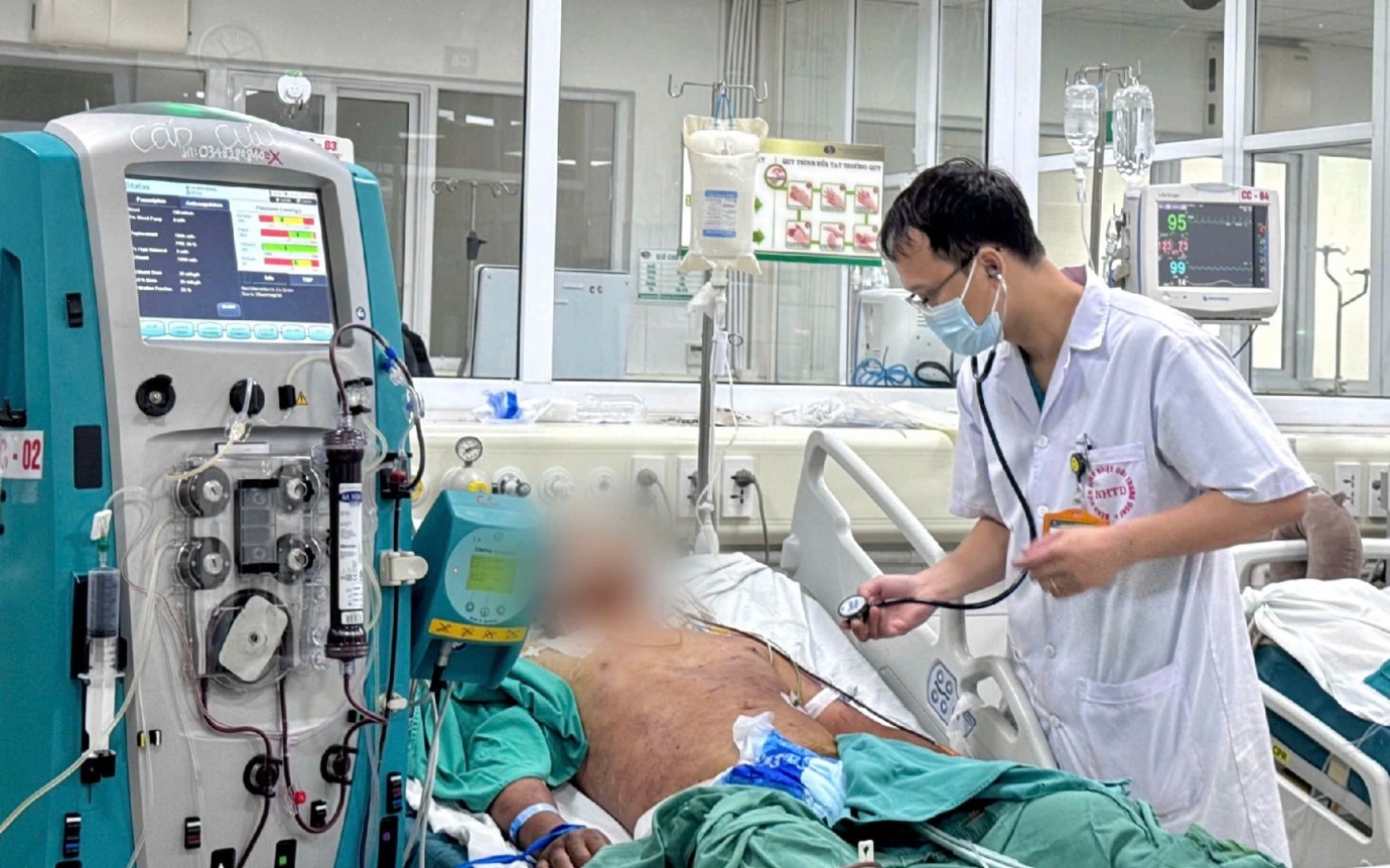 NÓNG: Xác minh vụ 17 người ăn tiết canh, phở lòng lợn thì 6 người nhập viện, 2 người tử vong
