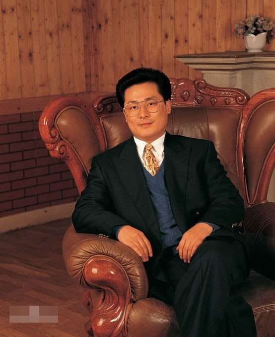 Bài học ‘vua chứng khoán’ Trung Quốc mất sạch 4,3 tỷ USD vì lòng thù hận, từ đứa trẻ nghèo thành đại gia rồi cuối cùng thành tử tù - Ảnh 2.