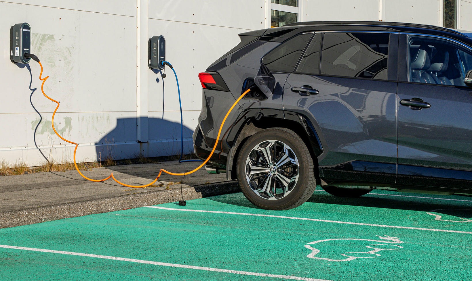 Không một nhà máy ô tô, dùng điện 'sạch' 100% - đảo quốc bé nhỏ này đang vươn mình thành một 'thiên đường' xe điện đúng nghĩa - Ảnh 2.