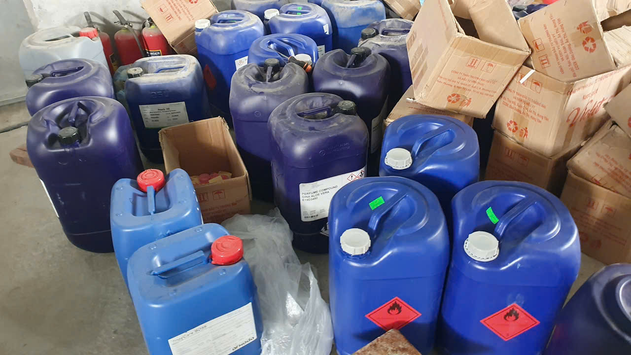 Loạt sản phẩm tẩy rửa nổi tiếng như D-nee, Hygiene, Tauau bị làm giả - Ảnh 2.