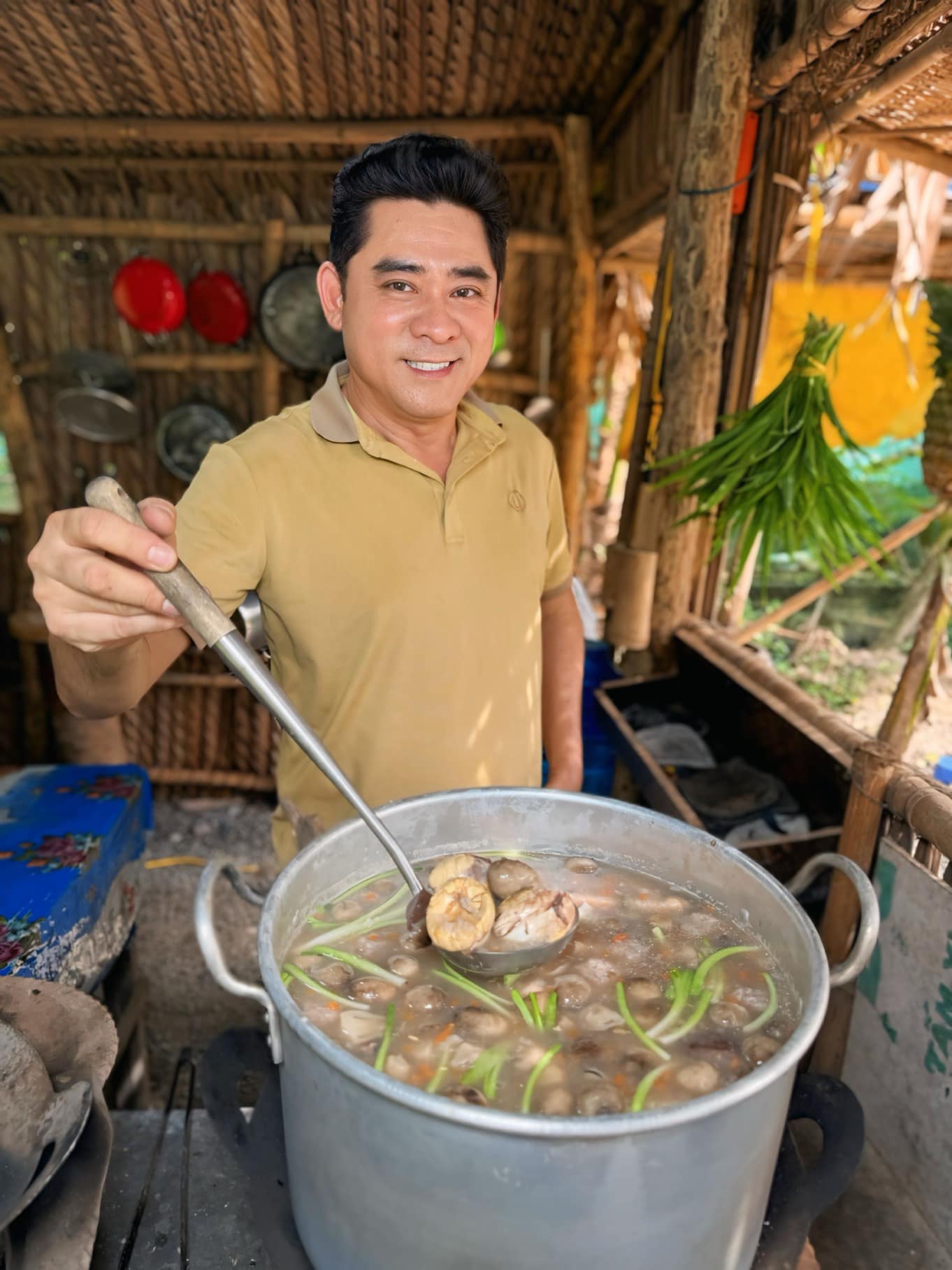 Tài tử đình đám Huỳnh Anh Tuấn trước khi bị đột quỵ: Nổi tiếng cả nước nhưng giấu kín vợ con, đời tư