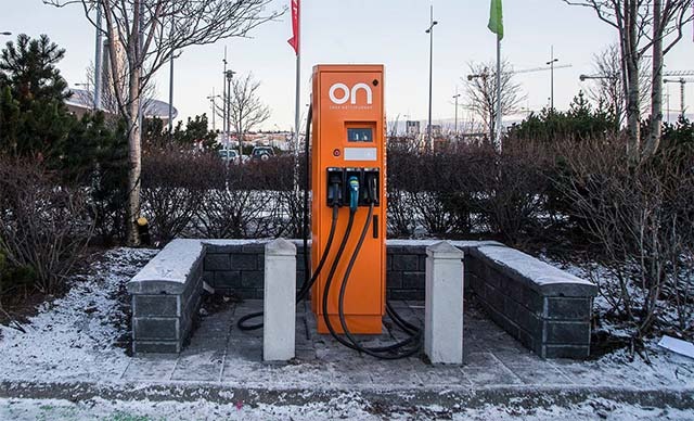 Không một nhà máy ô tô, dùng điện 'sạch' 100% - đảo quốc bé nhỏ này đang vươn mình thành một 'thiên đường' xe điện đúng nghĩa - Ảnh 3.