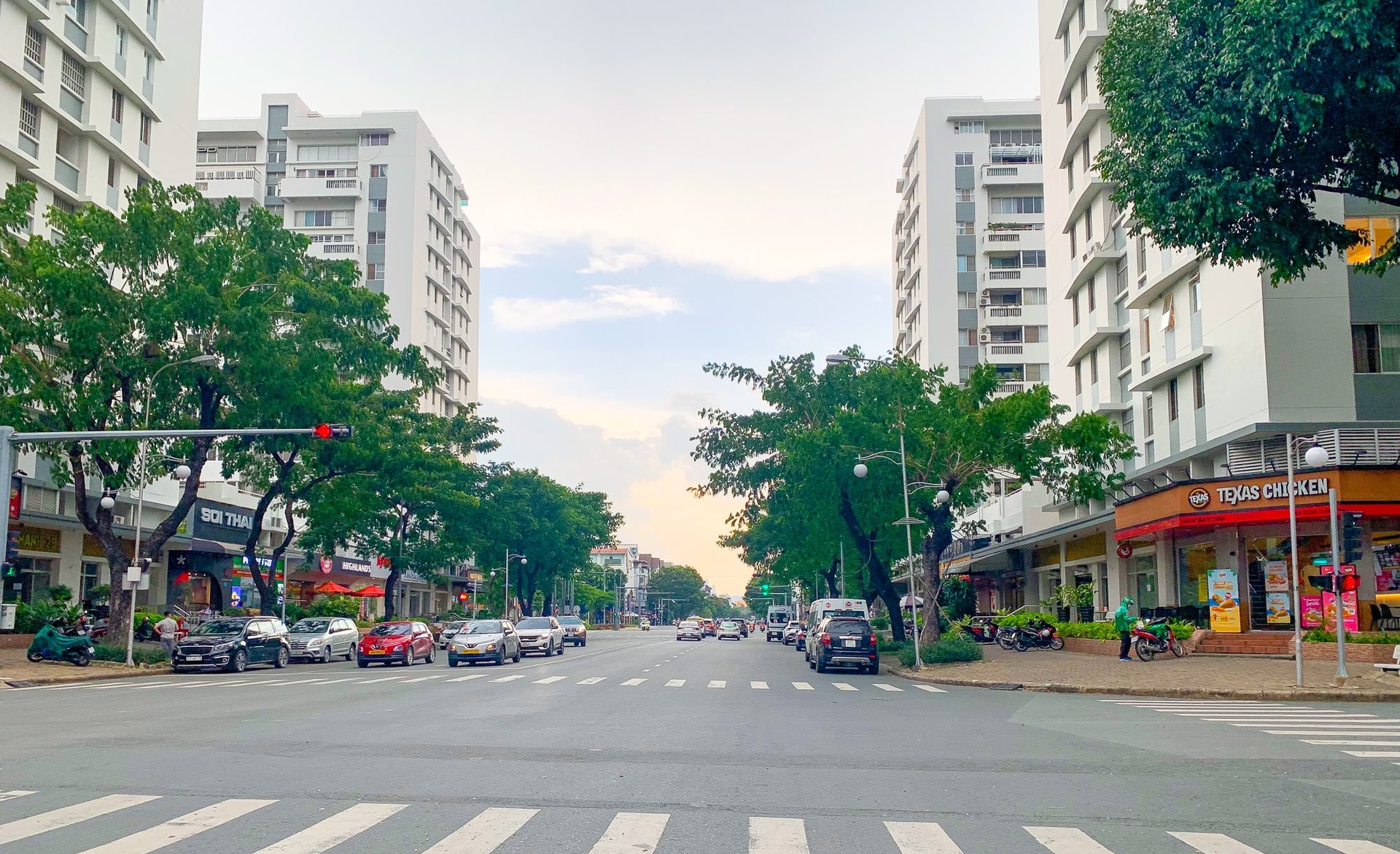Cận cảnh cửa hàng đầu tiên của Chagee tại khu nhà giàu TP.HCM, giá thuê chỉ bằng ⅕ ở đường Đồng Khởi
