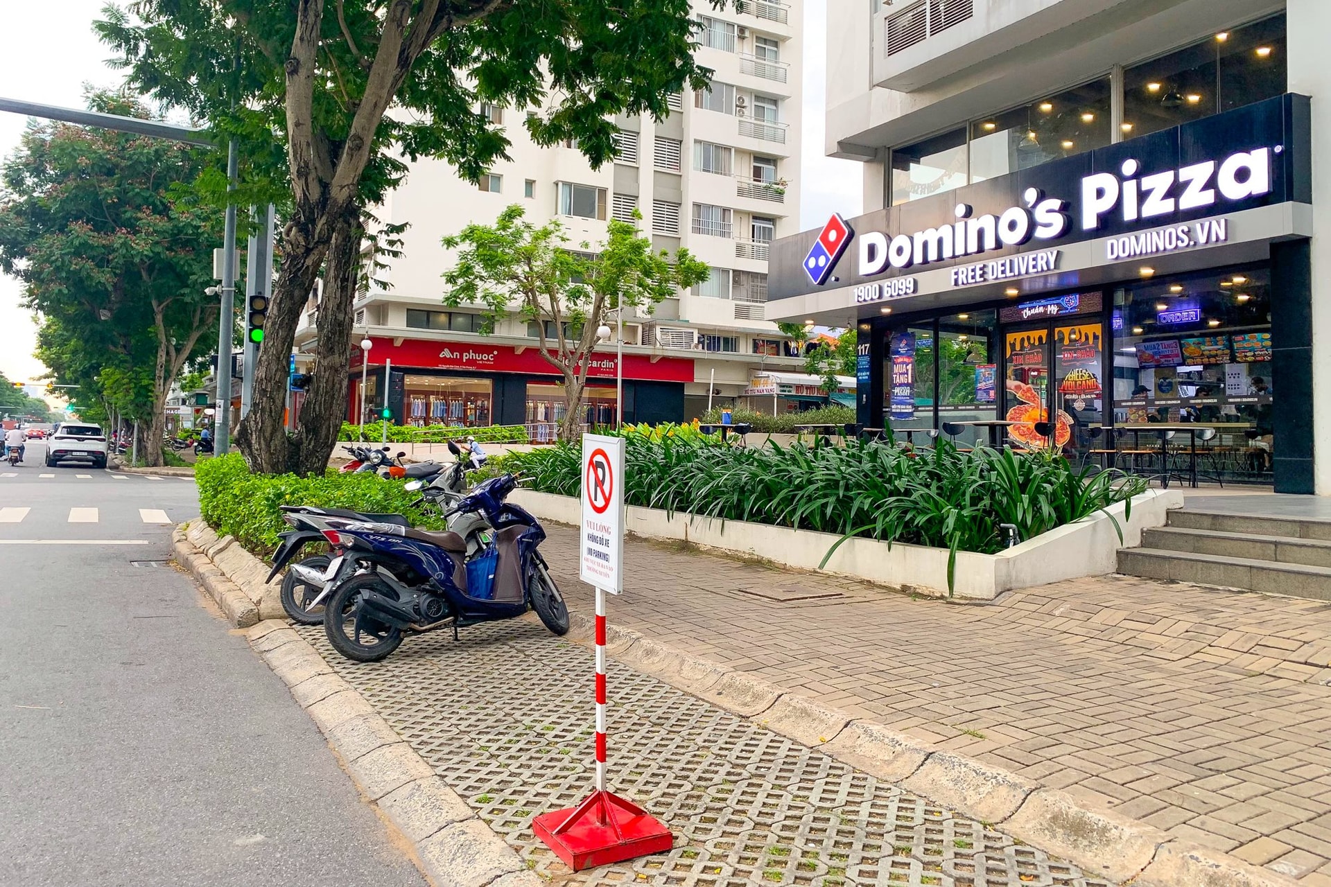 Cận cảnh cửa hàng đầu tiên của Chagee tại khu nhà giàu TP.HCM, giá thuê chỉ bằng ⅕ ở đường Đồng Khởi