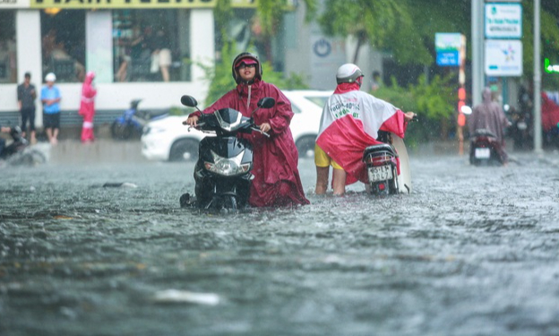 Áp thấp nhiệt đới đang mạnh thêm, miền Bắc sắp mưa to 5 ngày liên tiếp- Ảnh 1.