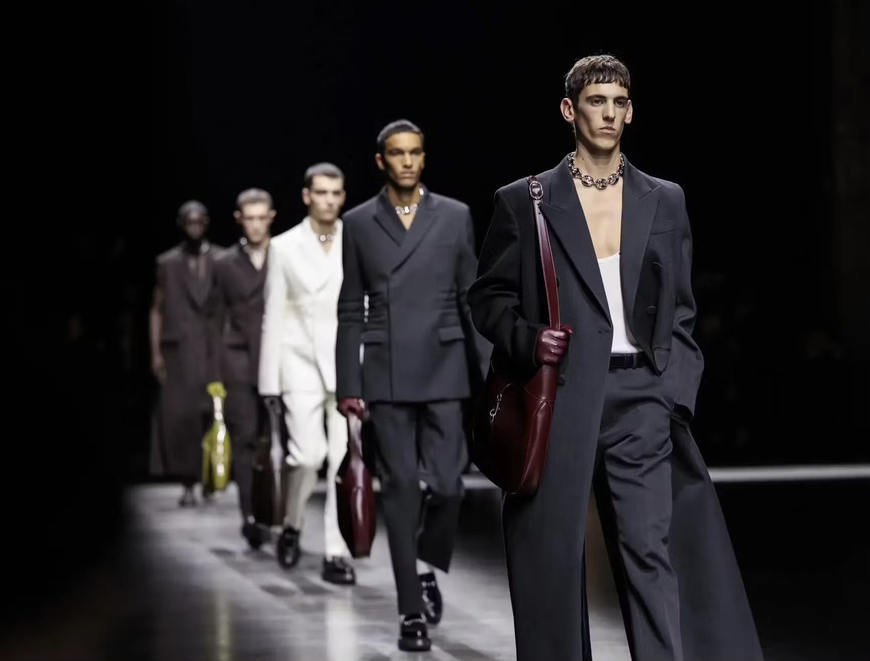 Thời trang nam - Từ ‘vùng trũng’ trong ngành công nghiệp, trỗi dậy đầy toan tính và trở thành vũ khí chiến lược toàn cầu- Ảnh 6.