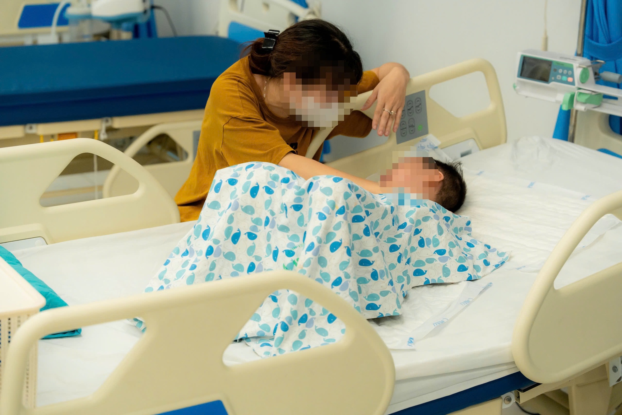 Vụ tài xế say xỉn gây tai nạn liên hoàn ở Hà Nội: Tình hình sức khỏe 2 bé nhỏ bị tông trúng hiện ra sao?- Ảnh 2.