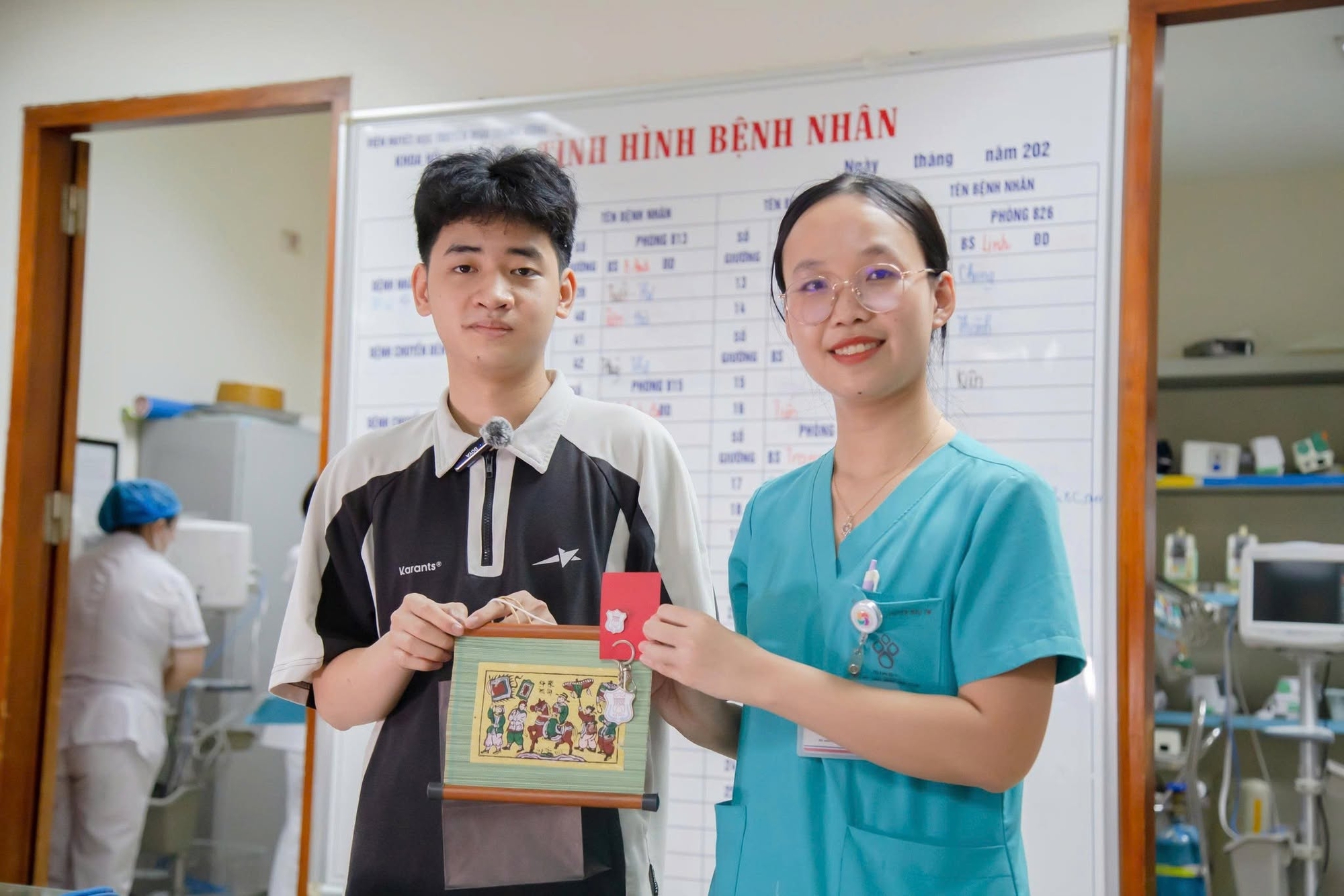 Nam sinh bị ung thư máu, sáng truyền hóa chất, tối miệt mài ôn thi, đạt 28 điểm khối A00- Ảnh 1.