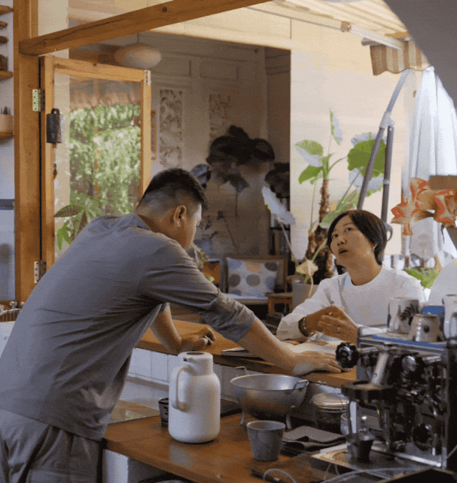 Bỏ phố về làng, cặp vợ chồng chỉ làm 3 ngày mỗi tuần, sống "một kiểu giàu có" nhiều người mơ ước - Ảnh 7. Bỏ phố về làng, cặp vợ chồng chỉ làm 3 ngày mỗi tuần, sống "một kiểu giàu có" nhiều người mơ ước - Ảnh 7.