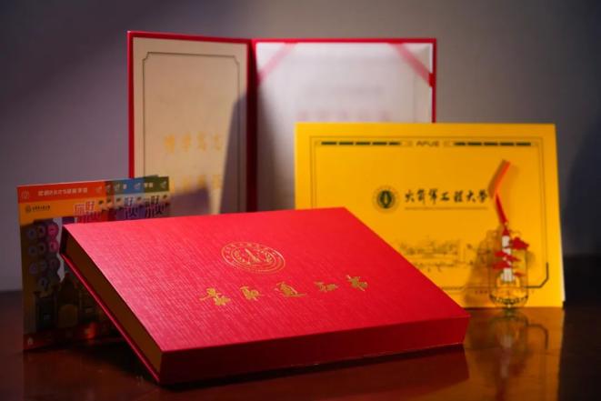 Choáng ngợp trước giấy báo nhập học năm 2025 của các trường ĐH Trung Quốc, có nhất định phải đẹp đến vậy không?- Ảnh 8.