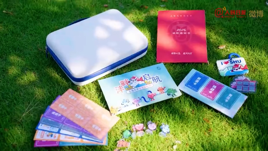 Choáng ngợp trước giấy báo nhập học năm 2025 của các trường ĐH Trung Quốc, có nhất định phải đẹp đến vậy không?- Ảnh 6.