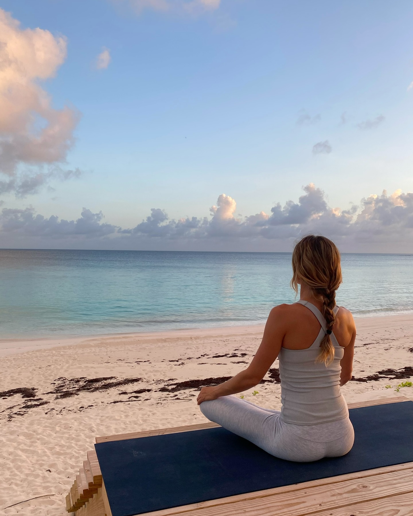 Siêu mẫu triệu đô giàu nhất thế giới vướng drama ngoại tình ở tuổi 43- Ảnh 21.