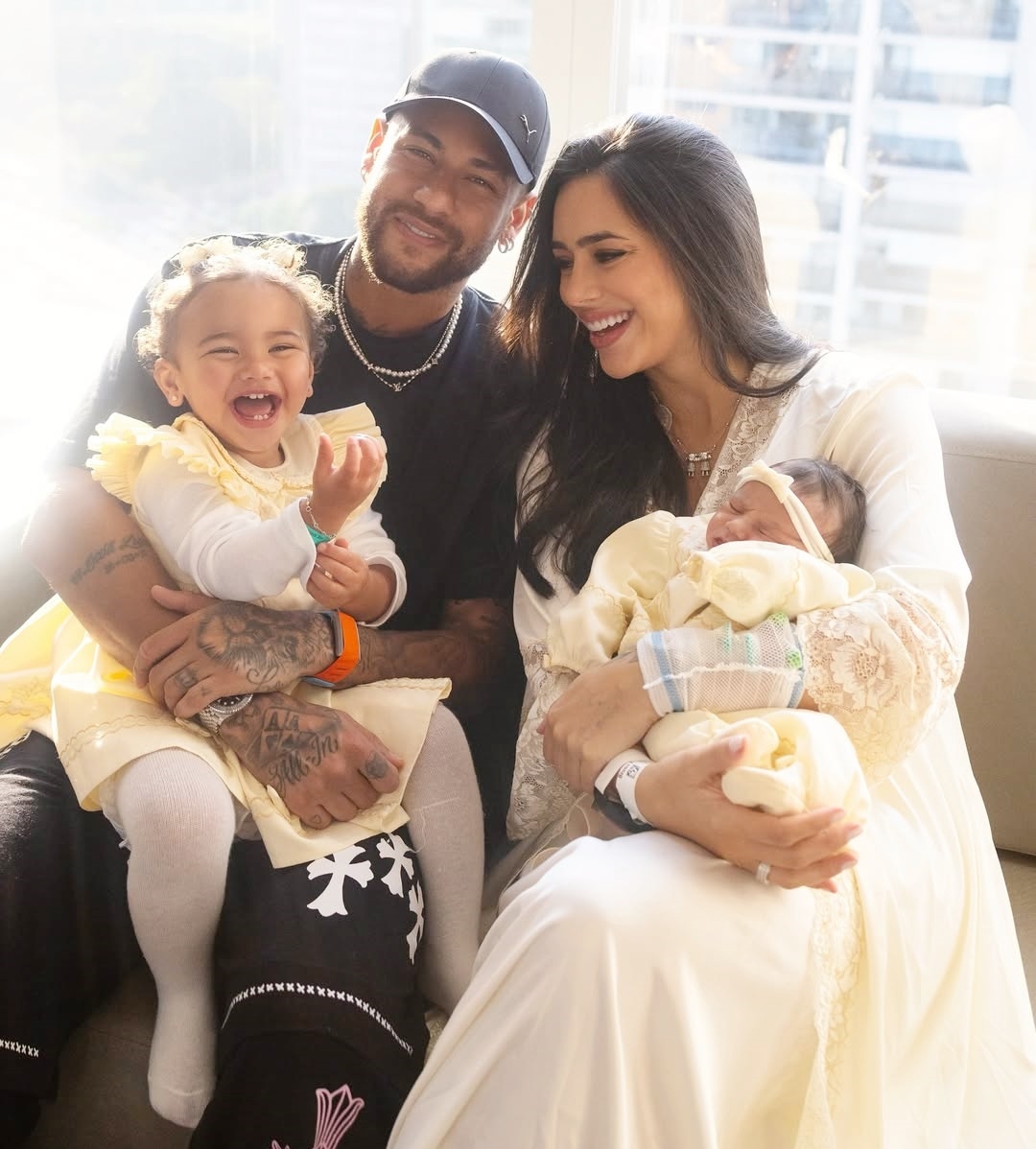 Cầu thủ đắt giá nhất thế giới đào hoa bậc nhất nhưng chưa bao giờ bỏ con- Ảnh 3.