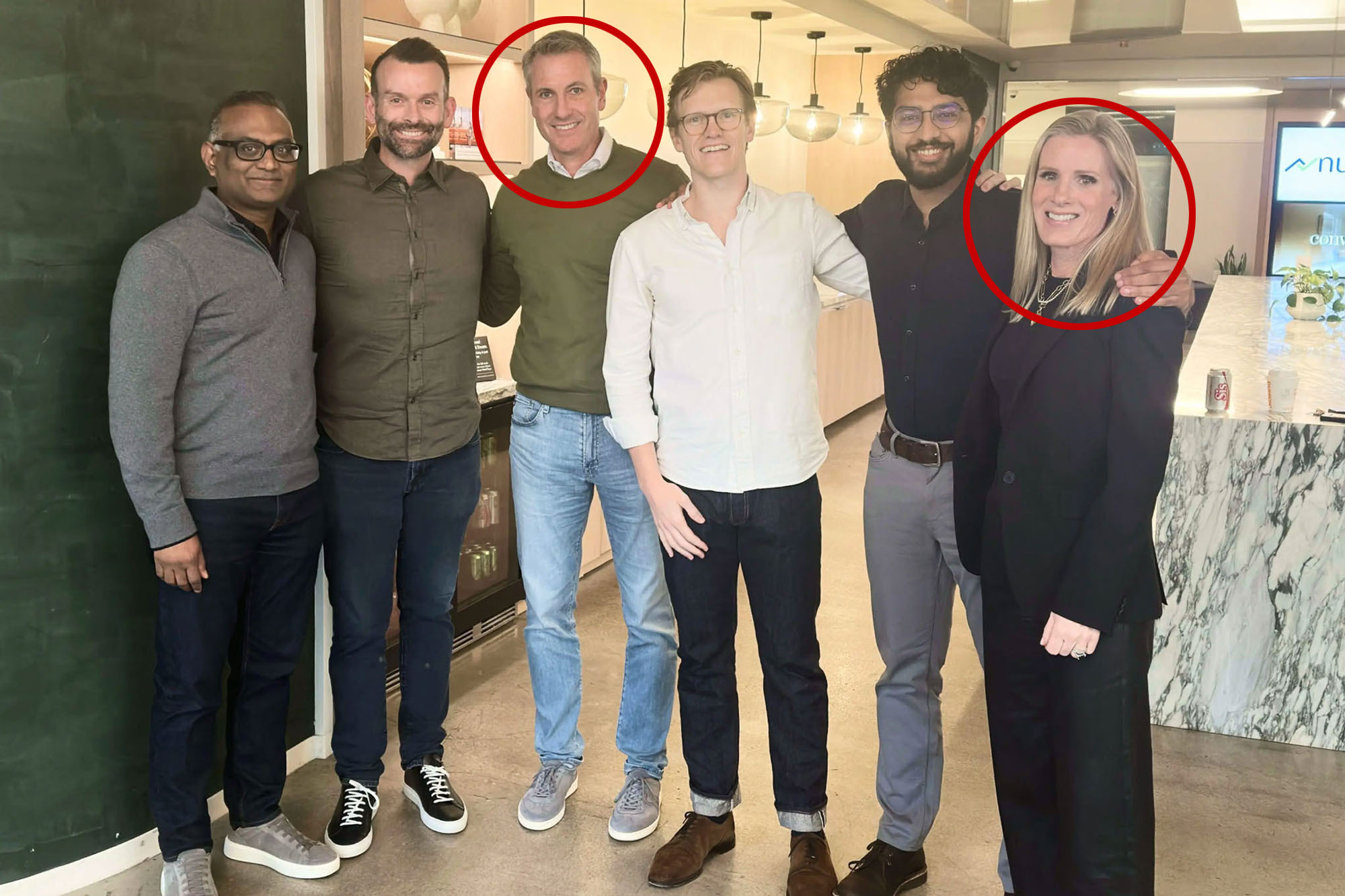 Đây là điều tồi tệ nhất có thể xảy ra với CEO và cấp dưới bị cả thế giới "bắt gian" ngoại tình - Ảnh 2. Đây là điều tồi tệ nhất có thể xảy ra với CEO và cấp dưới bị cả thế giới "bắt gian" ngoại tình - Ảnh 2.