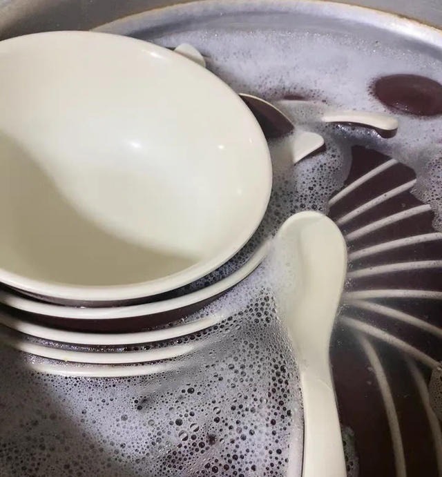 Một người rửa bát gây ung thư cho cả gia đình bởi vì 6 thói quen rất xấu- Ảnh 2.