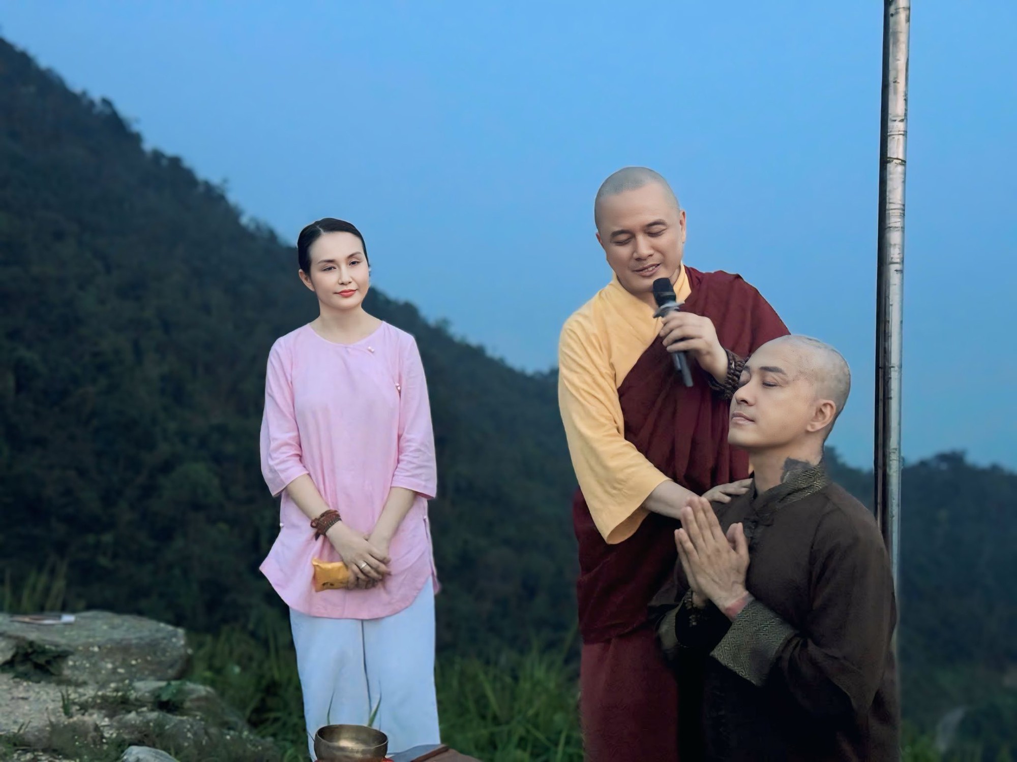 Tuấn Hưng bị phản ứng tiêu cực khi cạo đầu gây sốc: “Tôi không cần phản bác”- Ảnh 1. Tuấn Hưng bị phản ứng tiêu cực khi cạo đầu gây sốc: “Tôi không cần phản bác”- Ảnh 1.