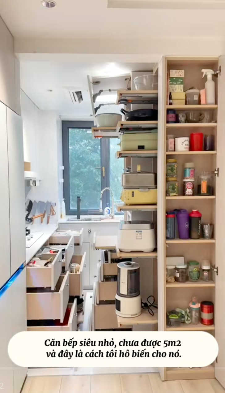 Căn bếp vẻn vẹn 5m2 nhưng "vi diệu" đến mức chị em phải bất ngờ đến từng chi tiết - Ảnh 2.