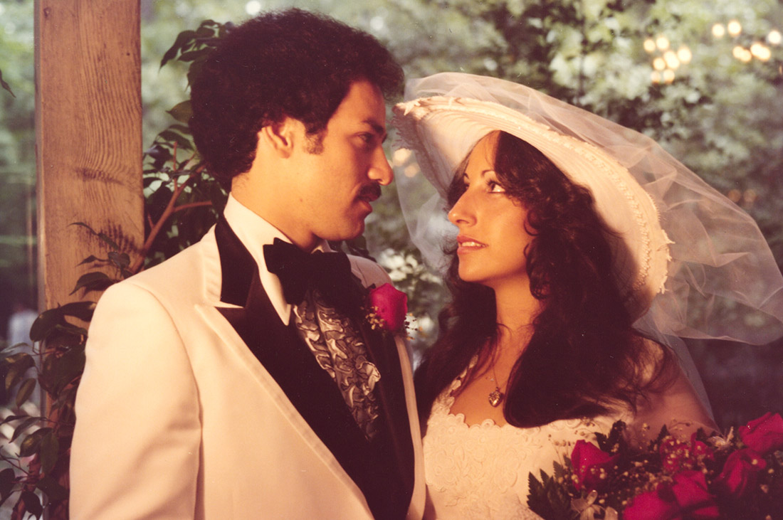 Bộ ảnh con gái chụp bố mẹ khiến người xem bật khóc- Ảnh 1.