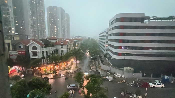 Mưa to , gió lớn Hà Nội do ảnh hưởng bão số 3 Wipha hay không? - Ảnh 1. Mưa to , gió lớn Hà Nội do ảnh hưởng bão số 3 Wipha hay không? - Ảnh 1.