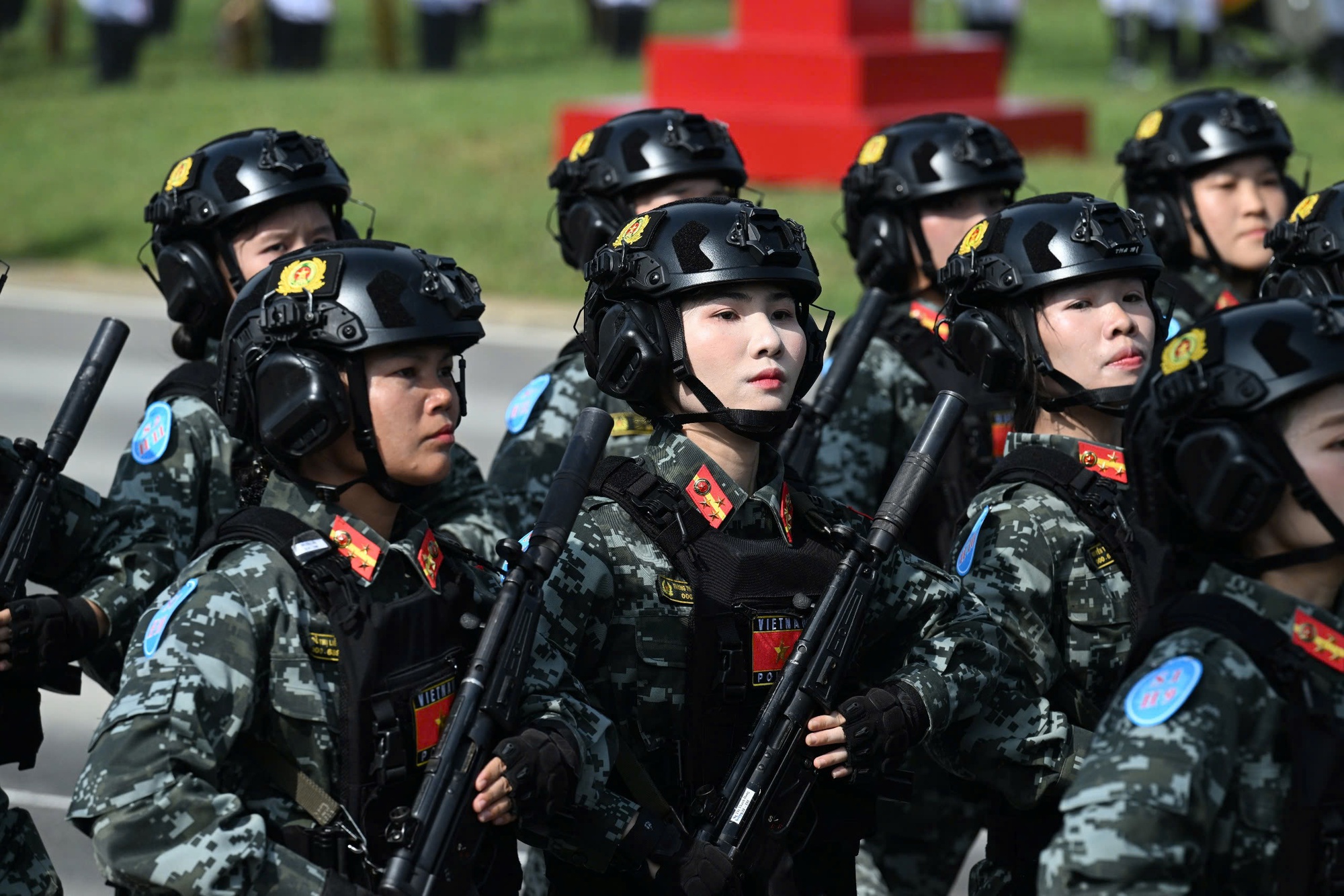 9 khối nữ chiến sĩ Công an, Quân đội tổng hợp luyện cho ngày 2/9: Vượt nắng hè, rèn ý chí, vững bước chân- Ảnh 2.