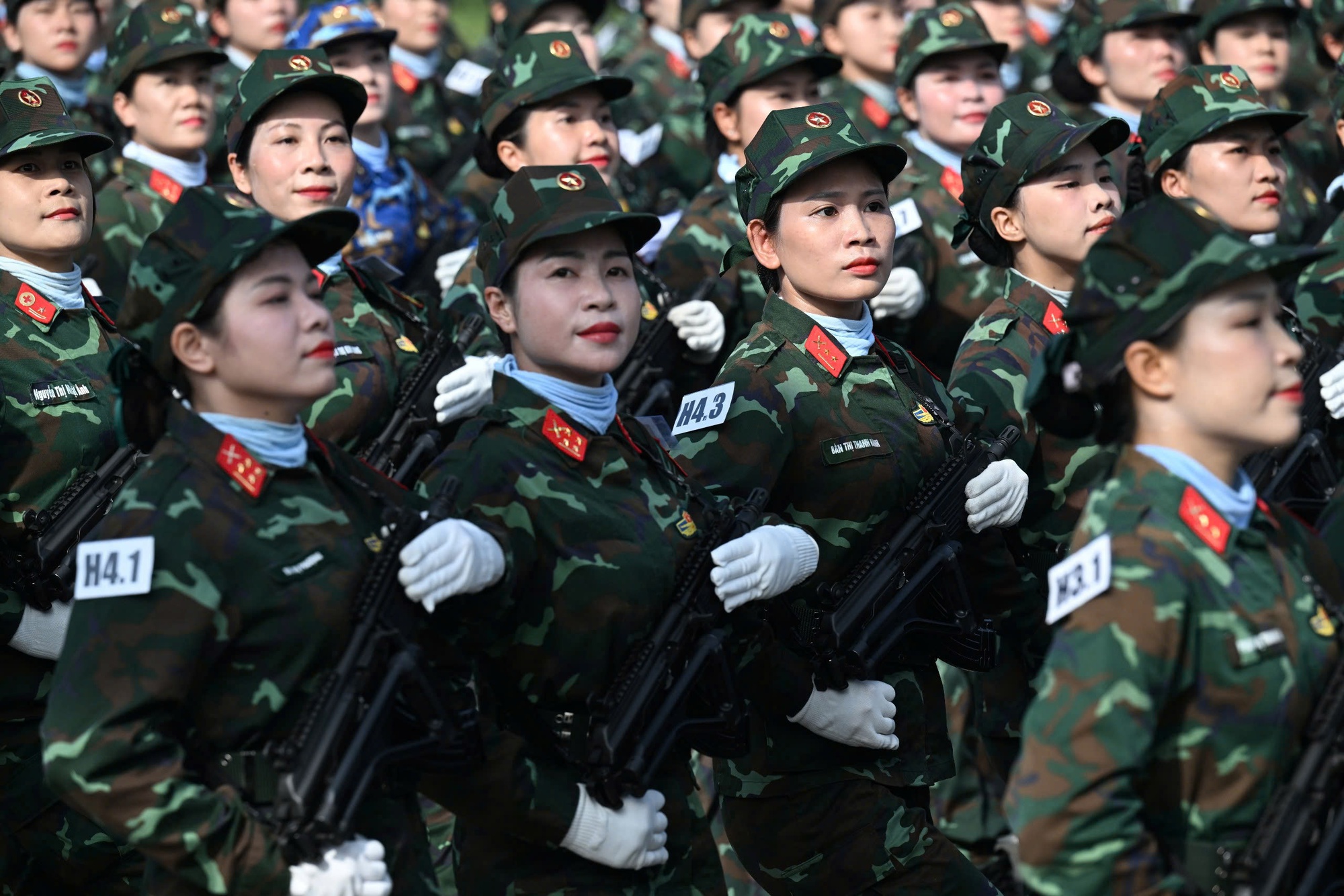 9 khối nữ chiến sĩ Công an, Quân đội tổng hợp luyện cho ngày 2/9: Vượt nắng hè, rèn ý chí, vững bước chân- Ảnh 3.