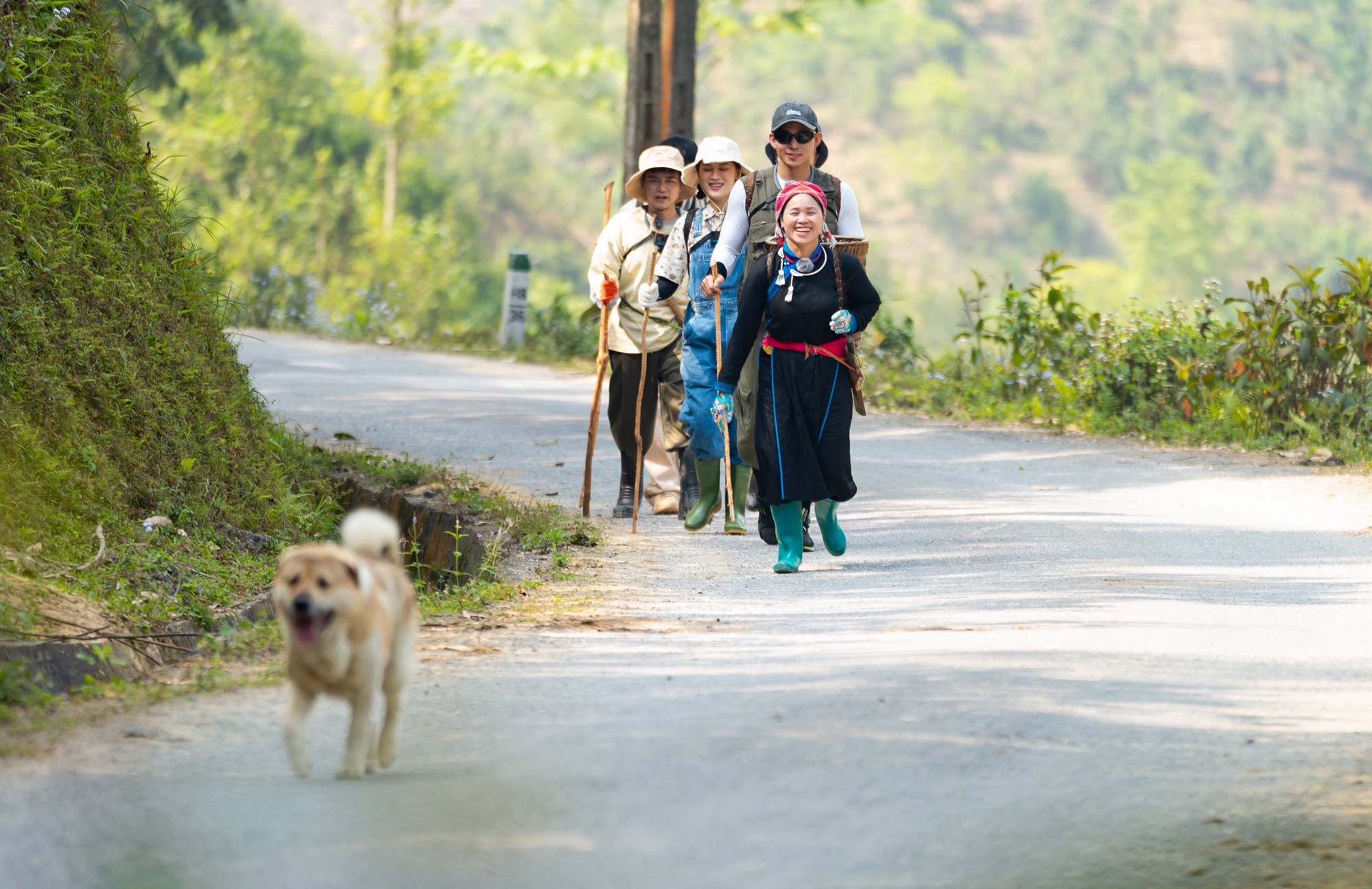 Vì sao chị đẹp dân tộc Tày lại trở thành hiện tượng sau Gia đình Haha: Phụ nữ phi thường dưới vẻ ngoài bình thường là đây!