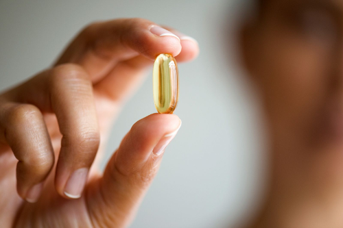 Có nên tiếp tục uống vitamin D vào mùa hè không? Đây là những gì chuyên gia muốn bạn biết