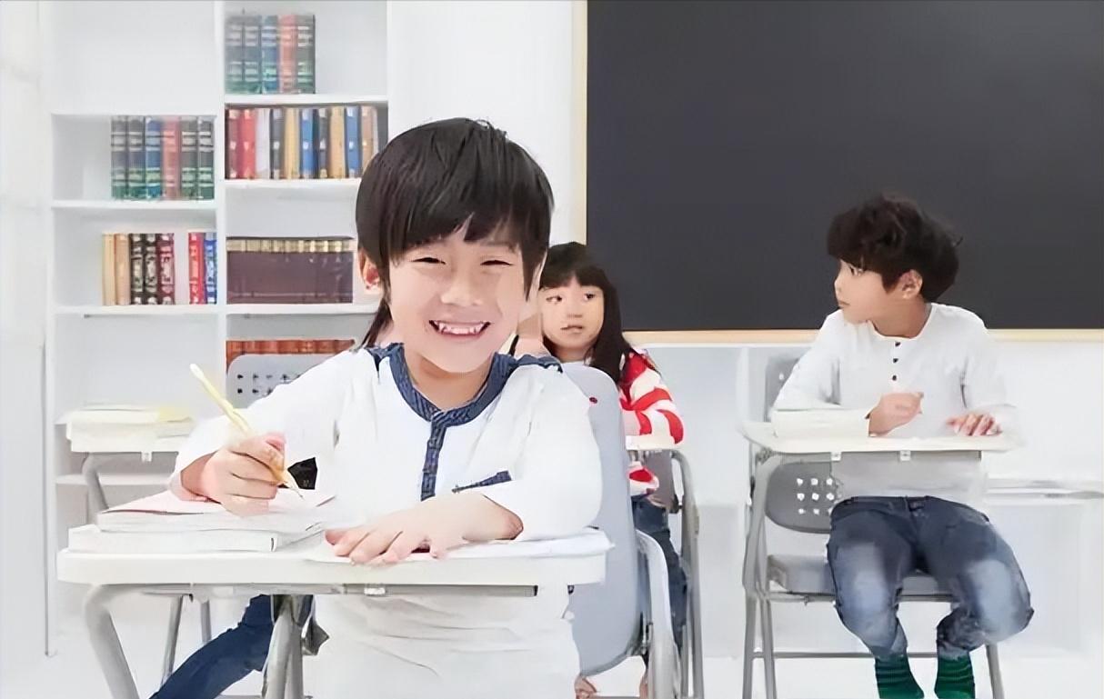 Điểm số Tiểu học có quan trọng không? Kiến thức chiếm 3%, điều quyết định tương lai trẻ nằm ở 3 KỸ NĂNG