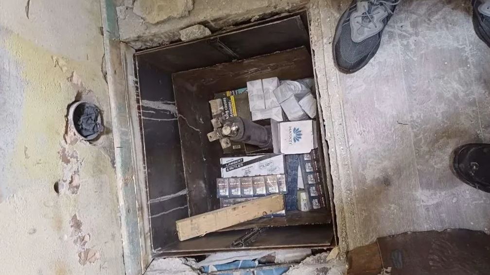 Kiểm tra bí mật 1 cửa hàng, phát hiện lượng lớn hàng giả, hàng bất hợp pháp dưới toilet: Tòa án vào cuộc