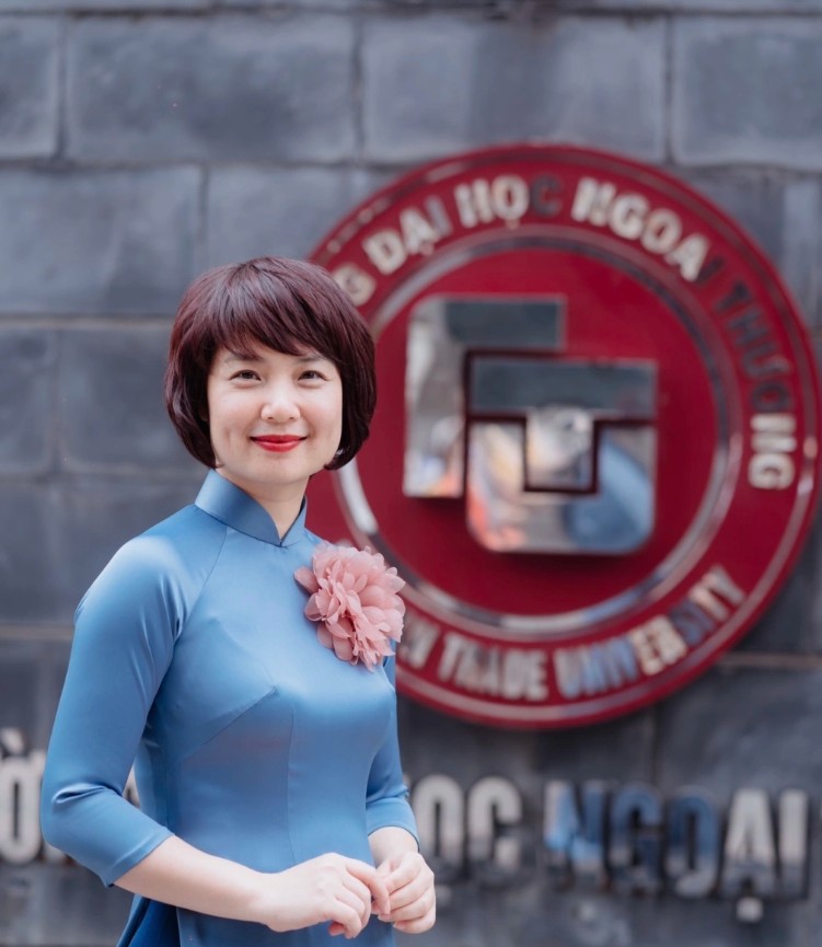 Cựu nữ sinh trở thành tân hiệu trưởng ĐH Ngoại thương, từng gây bão với bức thư gửi hàng triệu sĩ tử: Một vùng biển lặng không tạo ra được thủy thủ giỏi