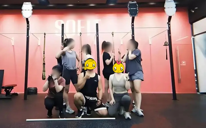 Lộ bằng chứng vợ giám đốc ngân hàng chuyển 700 triệu cho HLV thể hình mua ô tô, kèm lời nhắn gây sốc?- Ảnh 3.