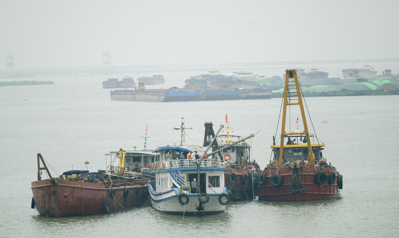 Những hình ảnh đầu tiên của tàu Vịnh Xanh sau khi được trục vớt: Boong tàu biến dạng, cửa kính vỡ vụn- Ảnh 7.