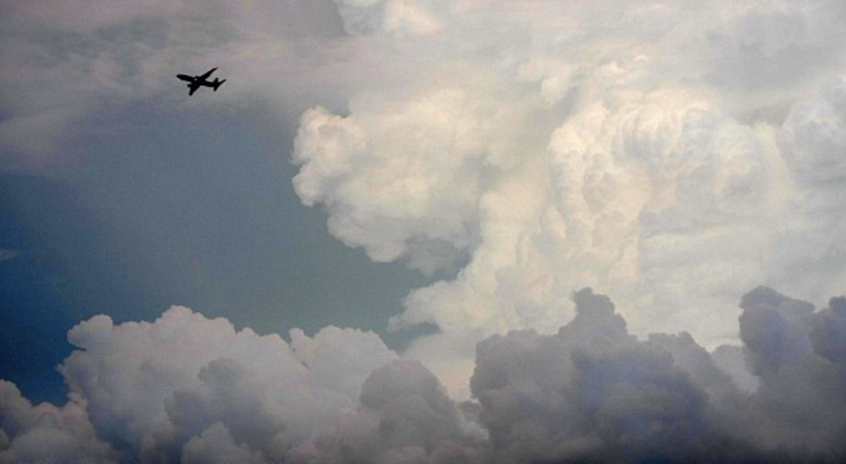 Hàng không khẩn trương ứng phó bão Wipha - Ảnh 2.