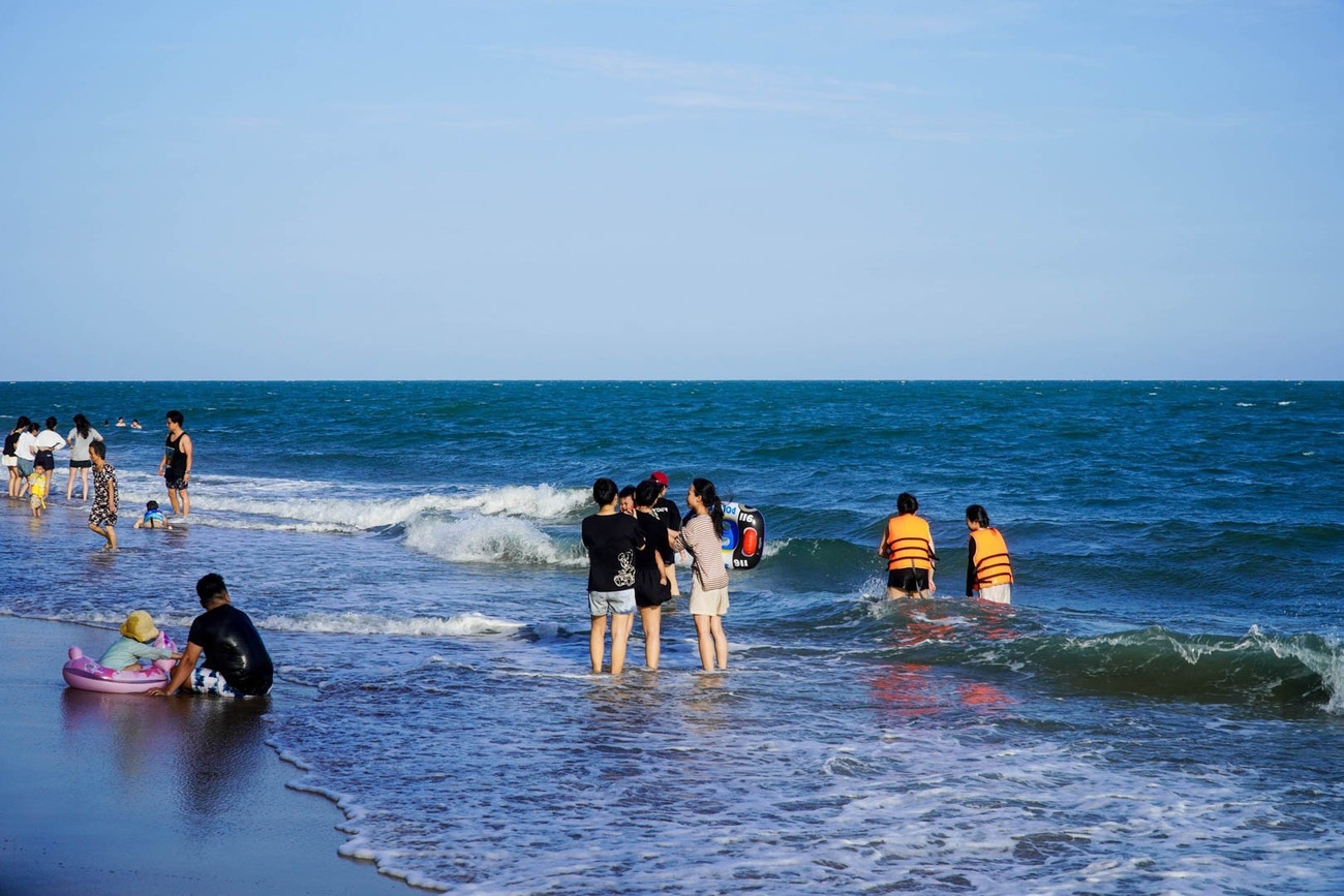 Bãi biển trong xanh, đẹp hoang sơ ở TPHCM được truyền thông quốc tế khen hết lời- Ảnh 1.