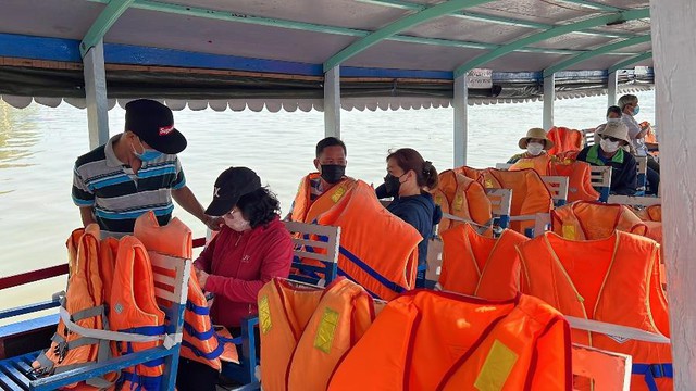 Áo phao trên thuyền: Không phải lúc nào mặc cũng là an toàn, một khu vực được khuyên 'chỉ cầm trên tay'- Ảnh 5.