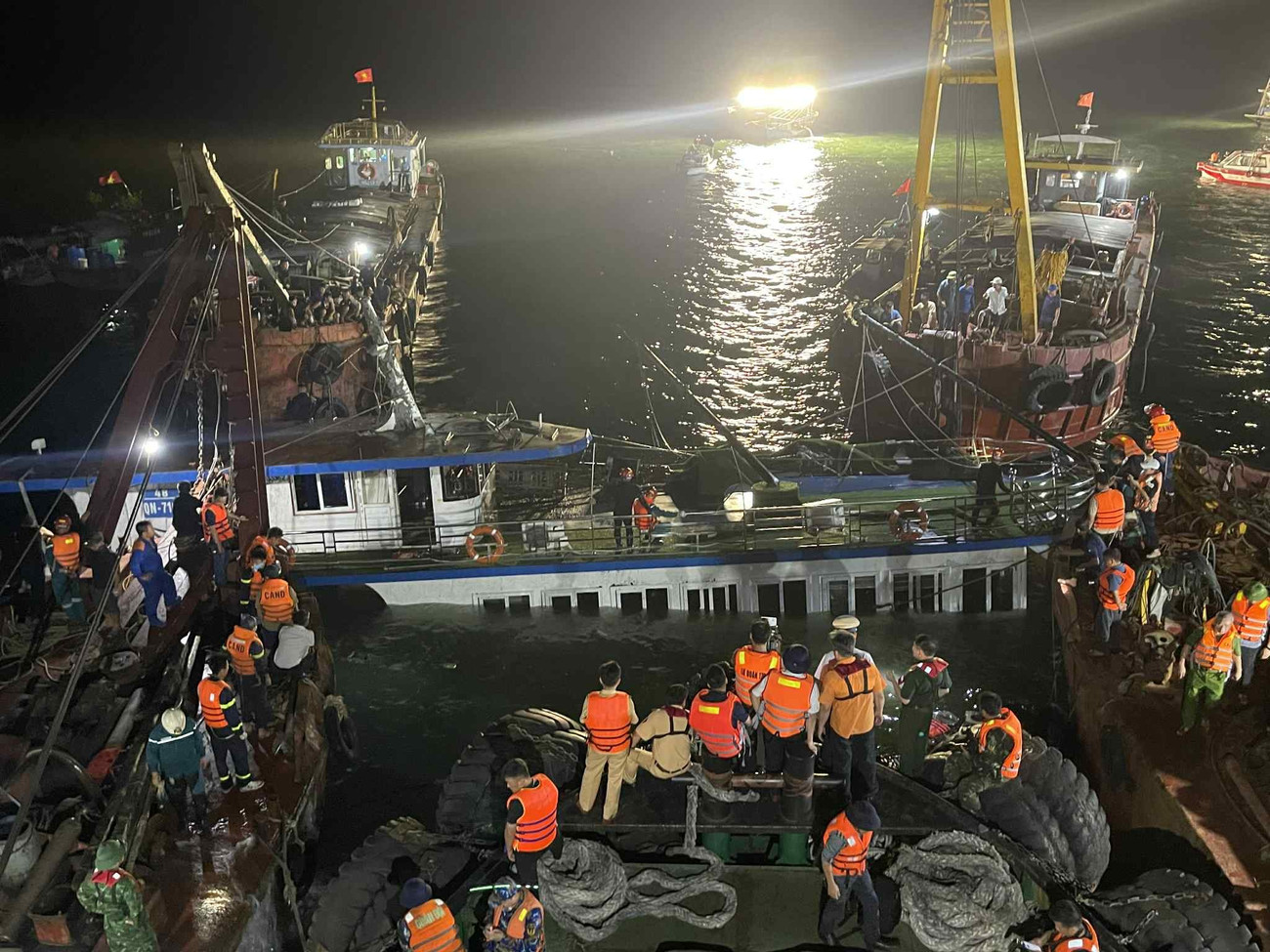 Hướng dẫn an toàn và tự cứu sinh trên biển - Bài chia sẻ "ai cũng nên đọc" của đội trưởng FAS Angel Phạm Quốc Việt- Ảnh 1.