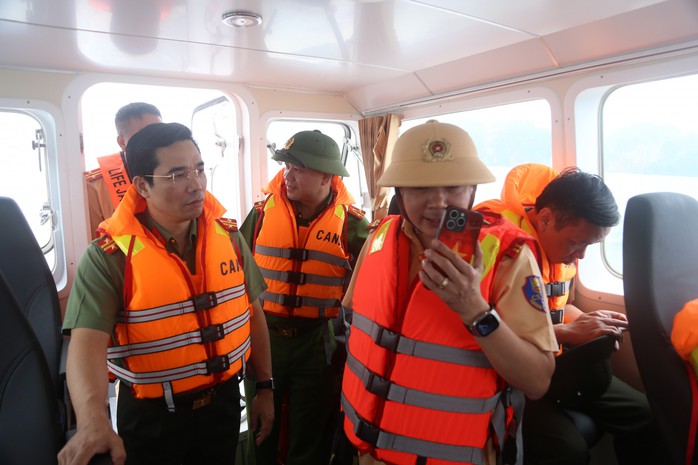 Khám nghiệm hiện trường, giám định kỹ thuật xác định nguyên nhân lật tàu trên vịnh Hạ Long- Ảnh 2.